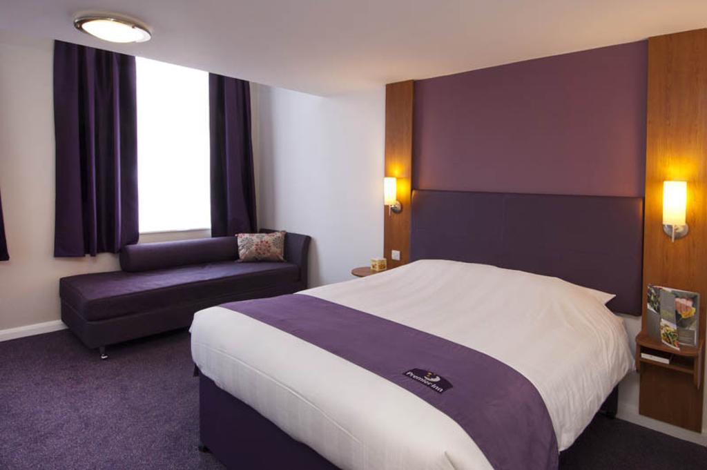 Premier Inn Камбърли Стая снимка