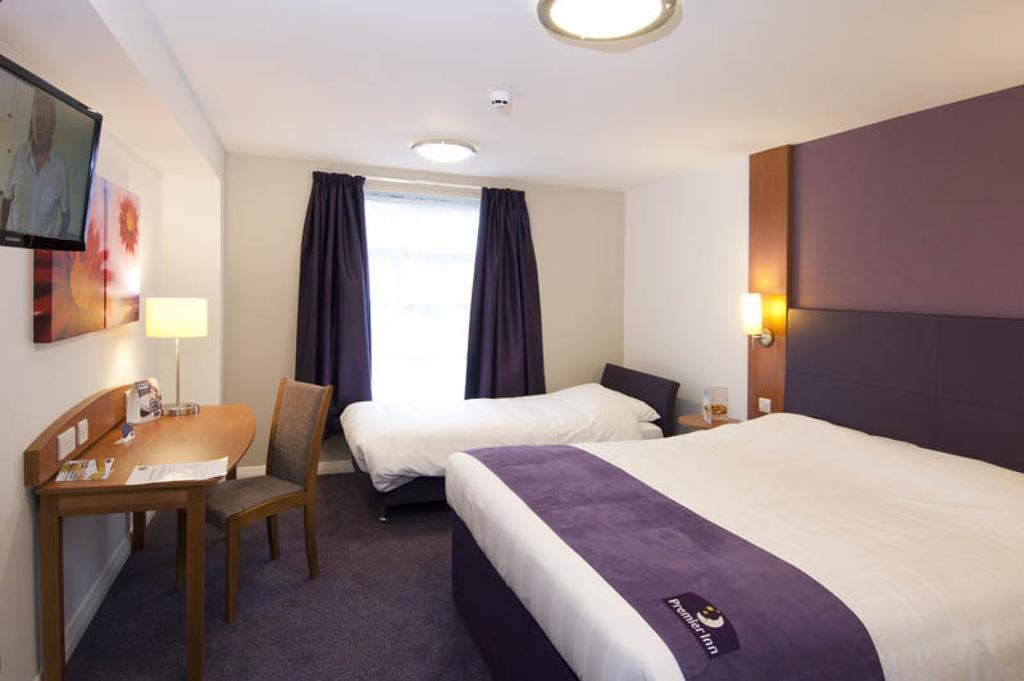 Premier Inn Камбърли Стая снимка
