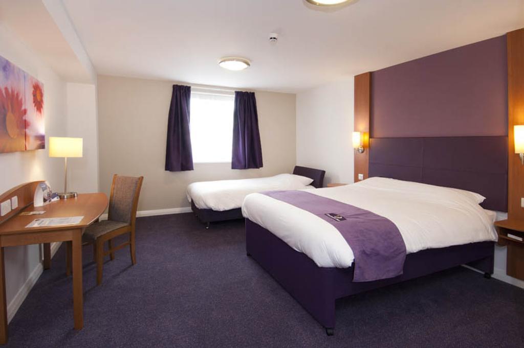 Premier Inn Камбърли Стая снимка