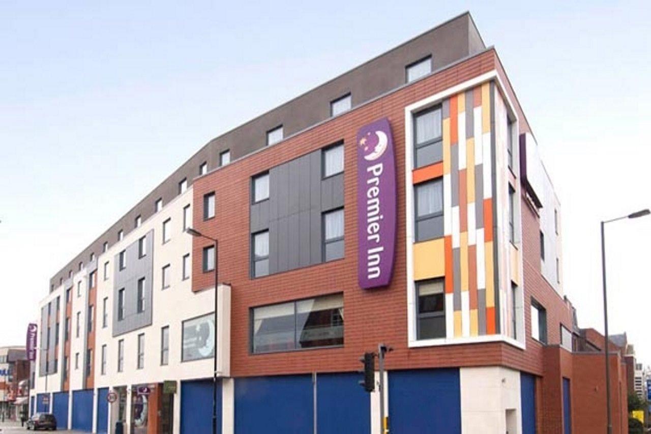 Premier Inn Камбърли Екстериор снимка