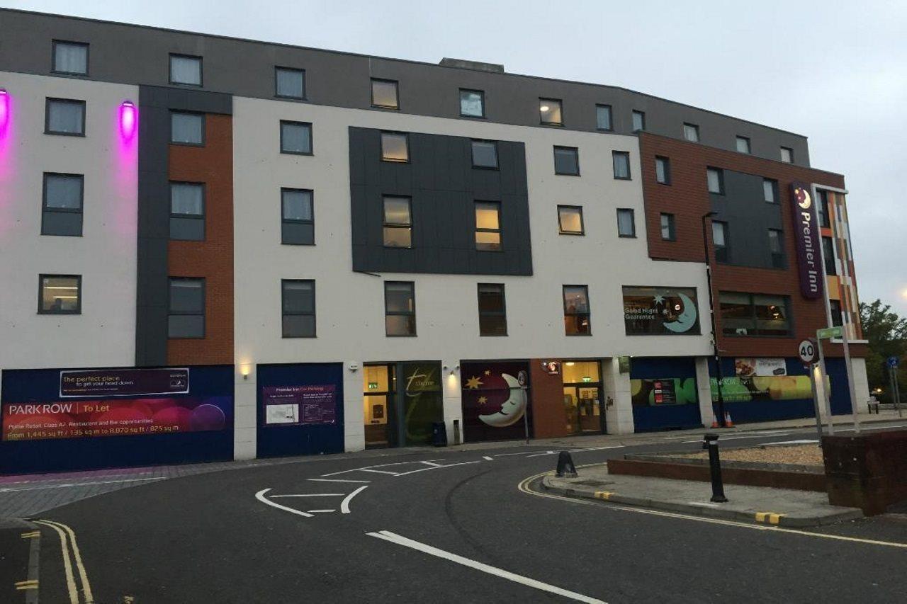 Premier Inn Камбърли Екстериор снимка