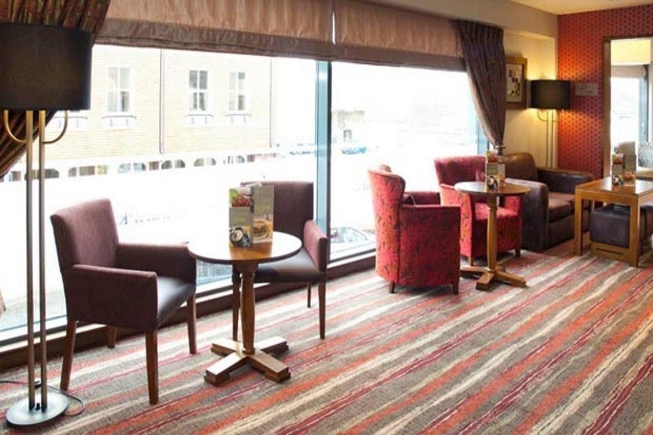 Premier Inn Камбърли Екстериор снимка