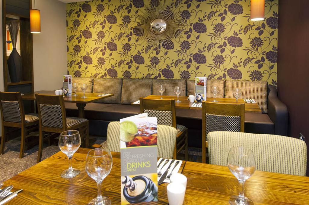 Premier Inn Камбърли Екстериор снимка