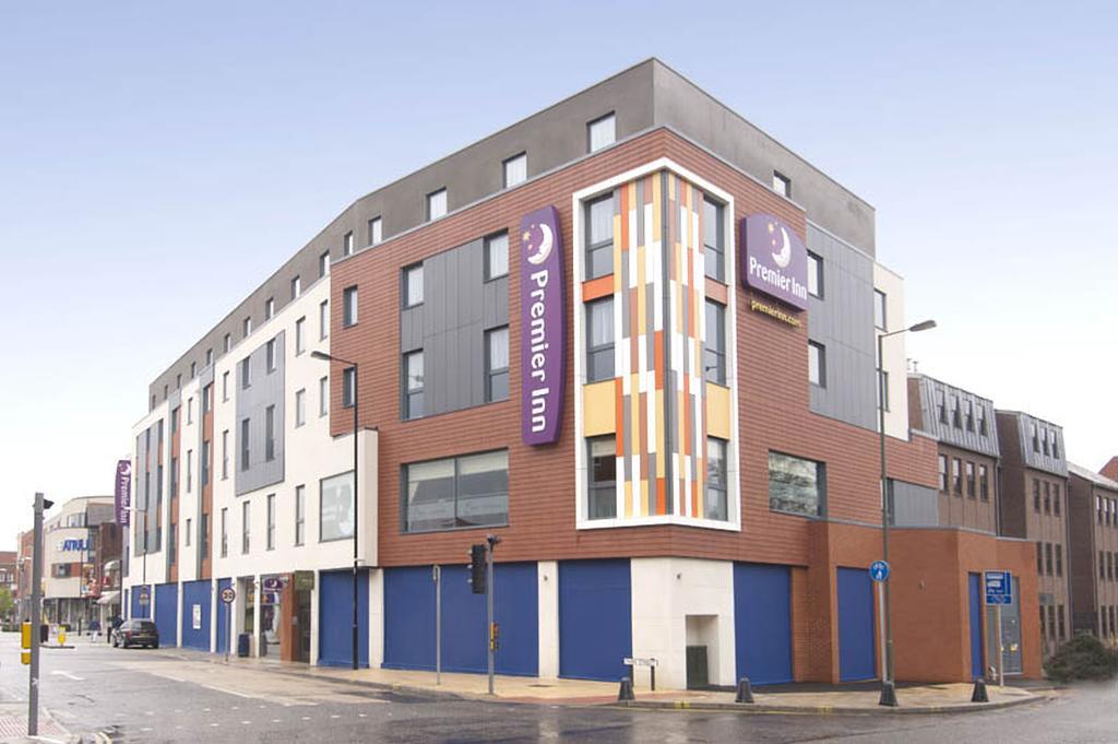 Premier Inn Камбърли Екстериор снимка