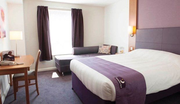 Premier Inn Камбърли Екстериор снимка